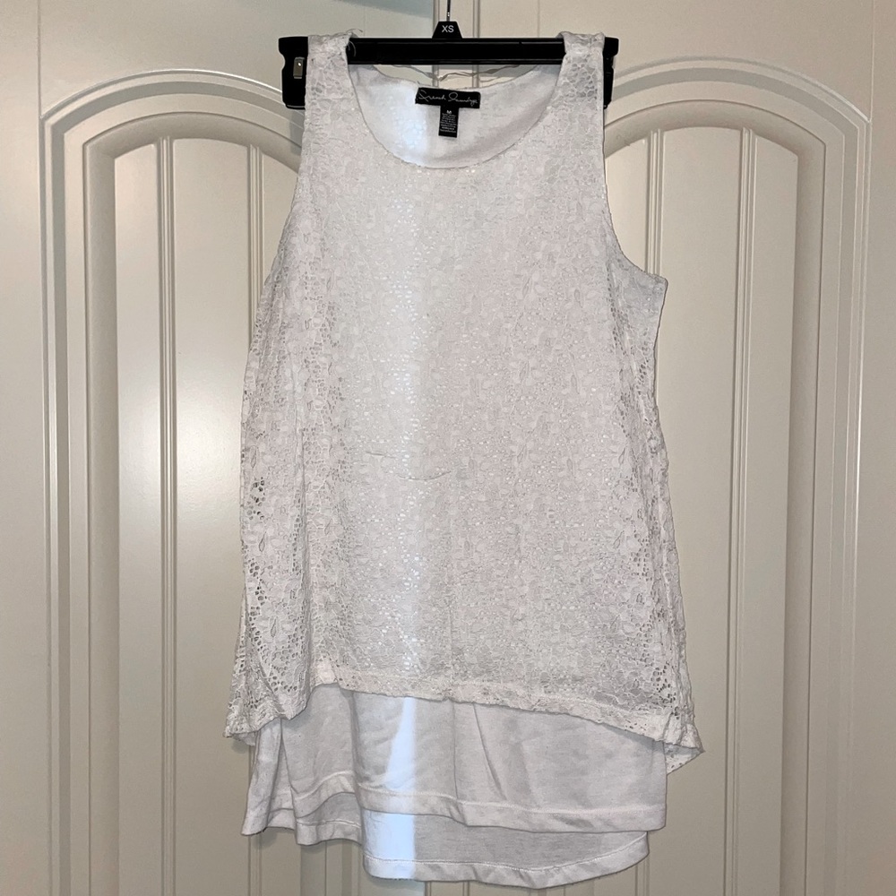Sleeveless lace tank top